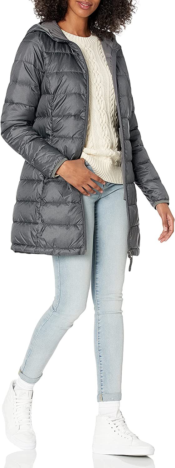 Amazon Essentials Women s Lightweight Water-Resistant Hooded Puffer Coat (Available in Plus Size)